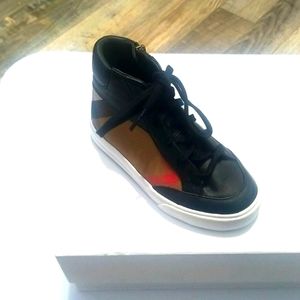 Burberry sz27 Children's Shoe Tartan Black(US 10.5 kids) NWT and box.Boy or girl